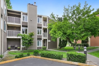 7342 W Lake Sammamish Pkwy NE Unit 3-204, Redmond, WA 98052
