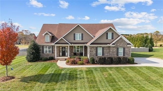 127 Wellington Ct, Advance, NC 27006