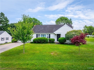 37 Cambridge Rd, Whitesboro, NY 13492