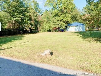 214 Lee St, Spring Lake, NC 28390