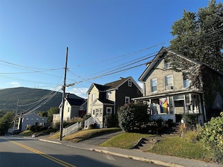 369 Verplanck Ave, Beacon, NY 12508