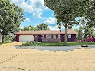 647 Summit Dr, Fairmont, MN 56031