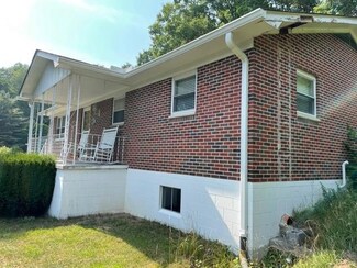 230 Thorn St, Sophia, WV 25921
