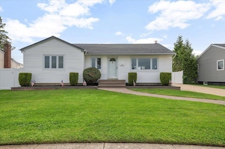 88 Linden Blvd, Hicksville, NY 11801