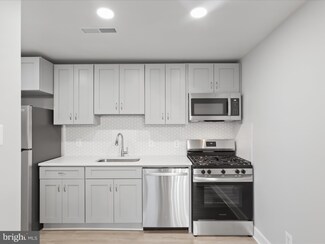 491 N Armistead St Unit 202, Alexandria, VA 22312