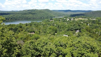 17 Quail Run Dr, Holiday Island, AR 72631