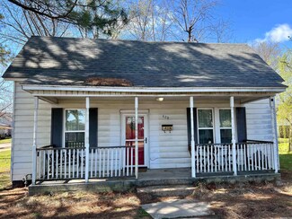 620 S 7th St, Paragould, AR 72450