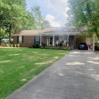 747 Mcintyre St, Sandersville, GA 31082