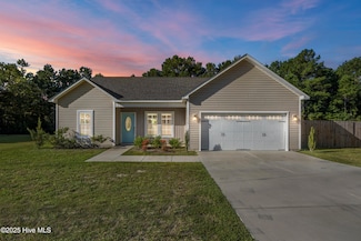 139 Queens Haven Rd, Hubert, NC 28539