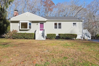 109 Valley Rd, Groton, CT 06340