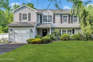 26 Devon Dr, Manalapan, NJ 07726