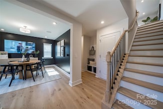 6023 Pivot Ct, Charlotte, NC 28205