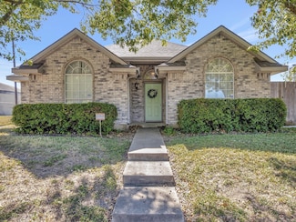 1818 Straus Rd, Cedar Hill, TX 75104