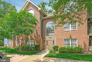 4130 Monument Ct Unit 201, Fairfax, VA 22033
