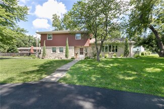 201 W Morse Ave, Bonner Springs, KS 66012