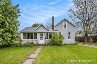1044 S Bridge St, Belding, MI 48809