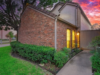 17000 Westgrove Dr, Addison, TX 75001