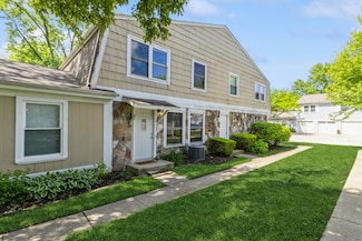 205 Winfield Ct, Vernon Hills, IL 60061