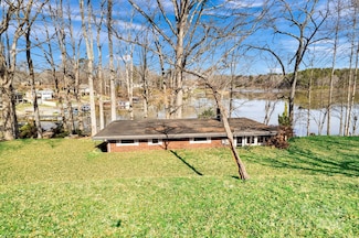 7262 Right Angle St, Sherrills Ford, NC 28673