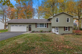 22 Crescent Dr, Akron, NY 14001