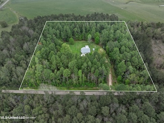 11 Winchester Rd, Poplarville, MS 39470