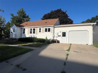 103 S 3rd St, Winterset, IA 50273