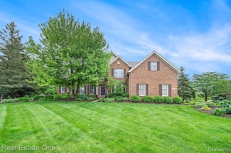 3088 Exeter Dr, Milford, MI 48380