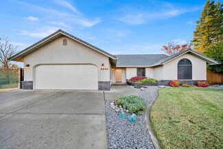 4446 Heather Ridge Ln, Redding, CA 96001