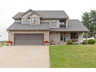 515 Easy St, Winthrop, IA 50682