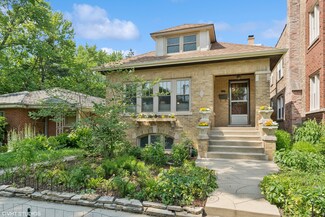 2558 W Cullom Ave, Chicago, IL 60618
