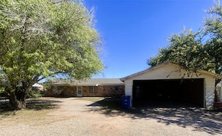 200 N Hilmar St, Weinert, TX 76388