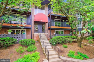 214 Park Terrace Ct SE Unit 88, Vienna, VA 22180