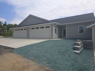 709 Washington St Unit 2, Decorah, IA 52101