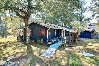 529 Shoreline Dr E, Sunset Beach, NC 28468