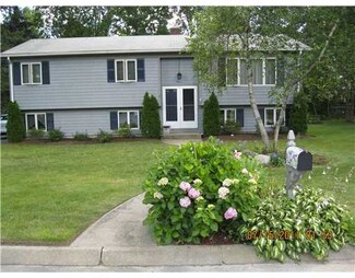 11 Bayview Dr, West Warwick, RI 02893