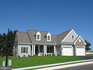 306 Westview Dr, Akron, PA 17501