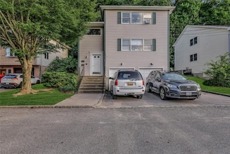 14 Long Branch Rd, Glen Cove, NY 11542