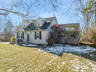 242 S Ann Arbor St, Saline, MI 48176