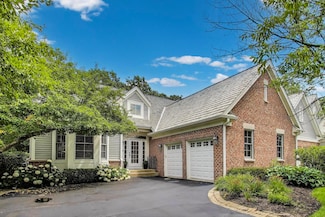 95 S Canterbury Ct, Lake Forest, IL 60045