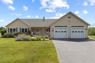 108 Fox Run Ln, Winthrop, ME 04364