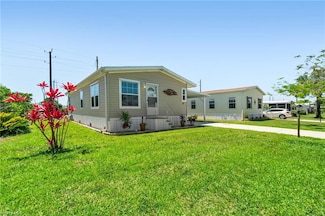 21 Chateau Way, Naples, FL 34112
