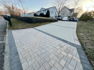 60 Holbrook Rd, Holbrook, NY 11741