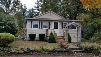 8 Maple St, Kingston, NH 03848