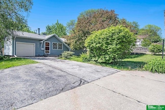 8525 Parker St, Omaha, NE 68114