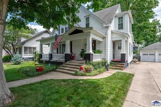 2411 N 9th St, Terre Haute, IN 47804