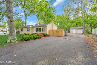 402 Manhattan Ave, Bayville, NJ 08721