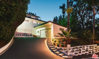 4041 Davana Rd, Sherman Oaks, CA 91423