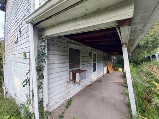 874 Center Rd, Pittsburgh, PA 15239