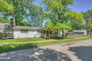 502 N Oak St, Webb City, MO 64870