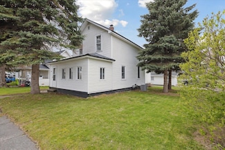 104 S Manitou St, Pinconning, MI 48650